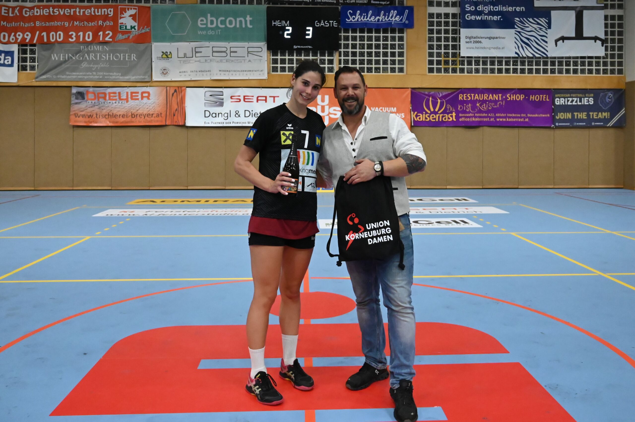 Ballspende durch das „Herzog Leopold“ Union heinekingmedia Korneuburg